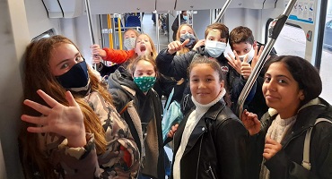 Groep 8B brengt een bezoek aan Spinoza20first